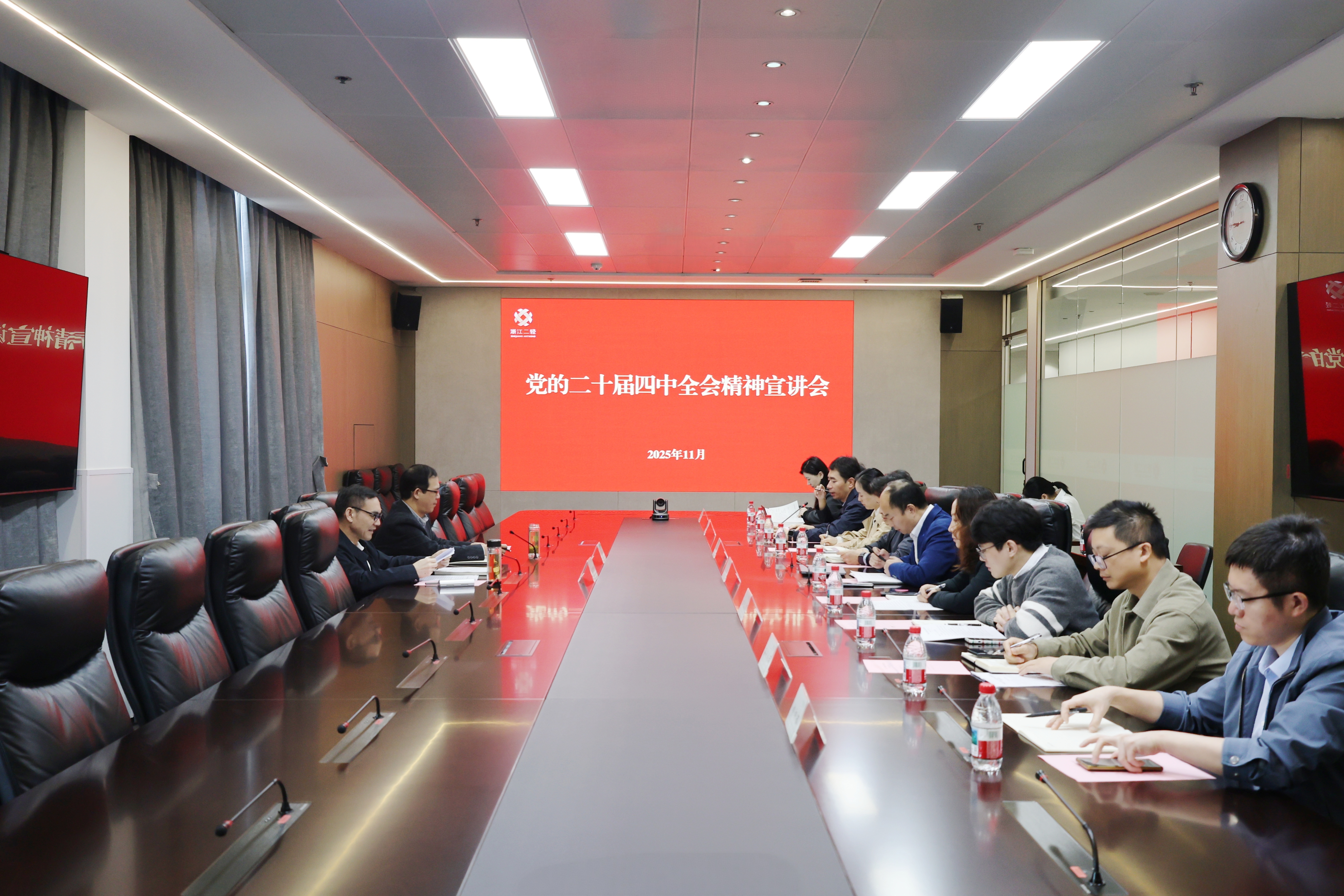 孫哲君向高層次人才宣講黨的二十屆四中全會(huì)精神