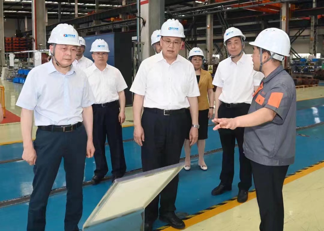 1668147074810538.jpg 省委書記袁家軍調(diào)研省二輕集團(tuán)申達(dá)機(jī)器公司.jpg