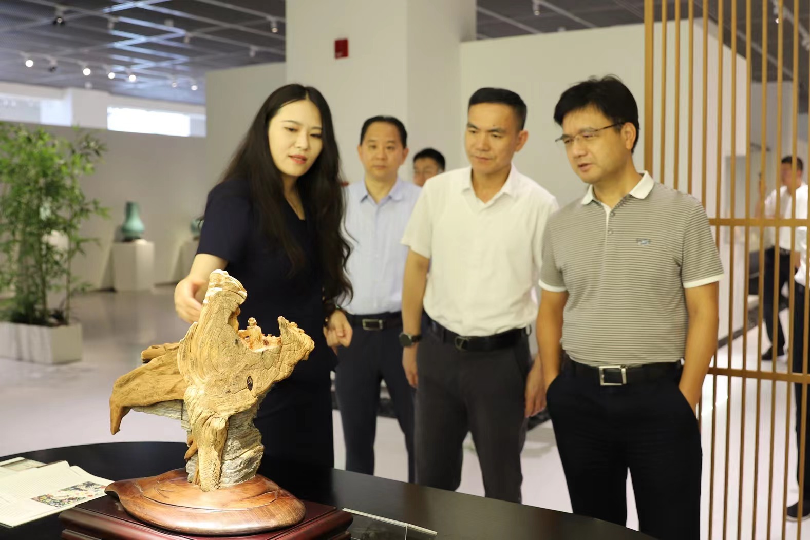 省國(guó)資委副主任董正泉一行到省二輕集團(tuán)調(diào)研