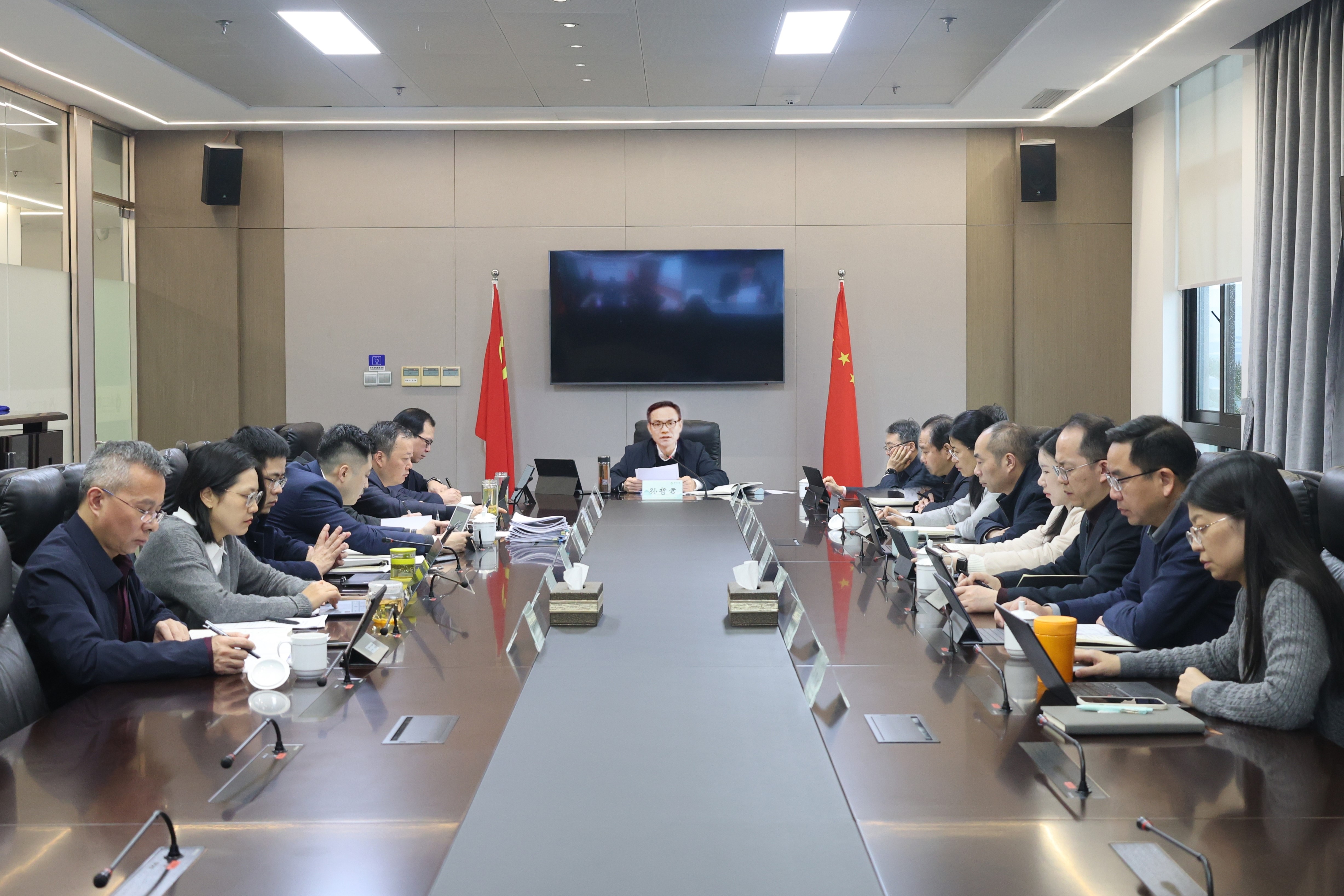 省二輕集團傳達學習貫徹全國兩會精神